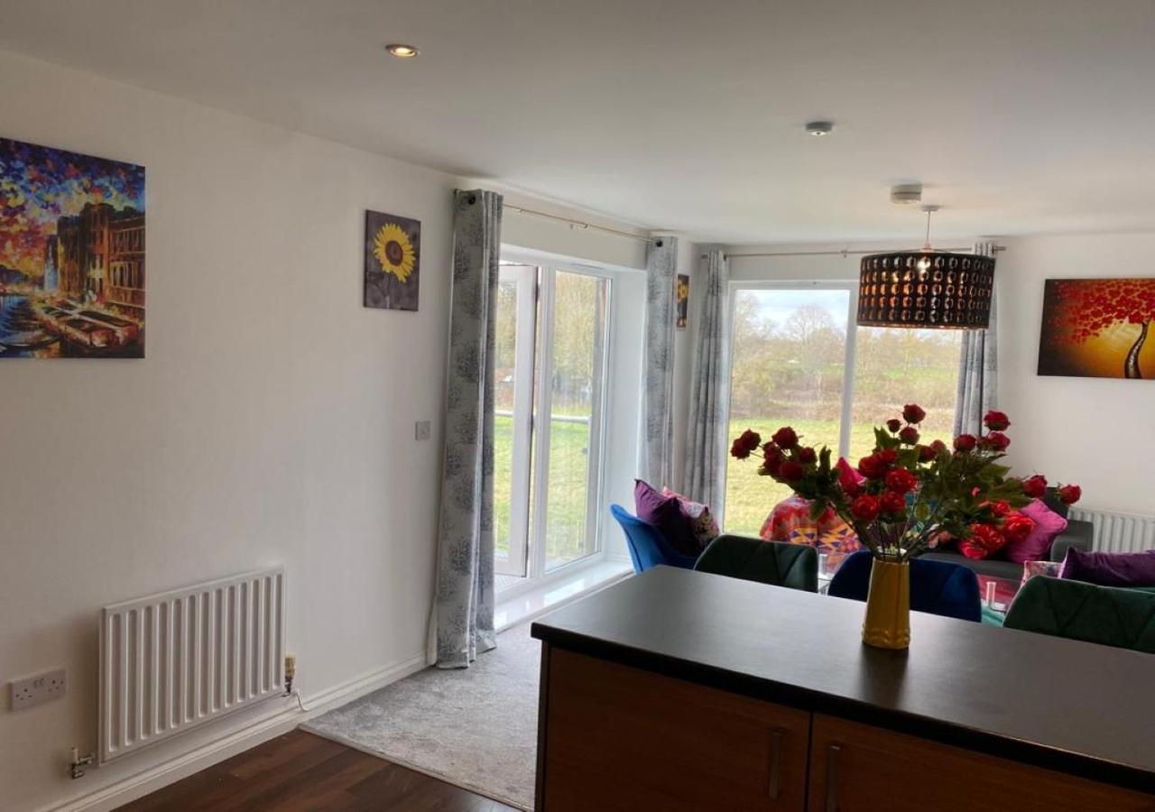 Contemporary, Cosy & Homely 2 Bed Apartment With High-Speed Wifi, Terrace & Free Parking Overlooking Stourbridge Common Park & Coldham'S Brook Cambridge  Exteriér fotografie