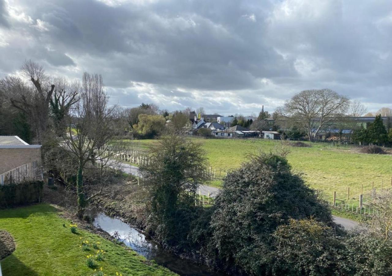 Contemporary, Cosy & Homely 2 Bed Apartment With High-Speed Wifi, Terrace & Free Parking Overlooking Stourbridge Common Park & Coldham'S Brook Cambridge  Exteriér fotografie