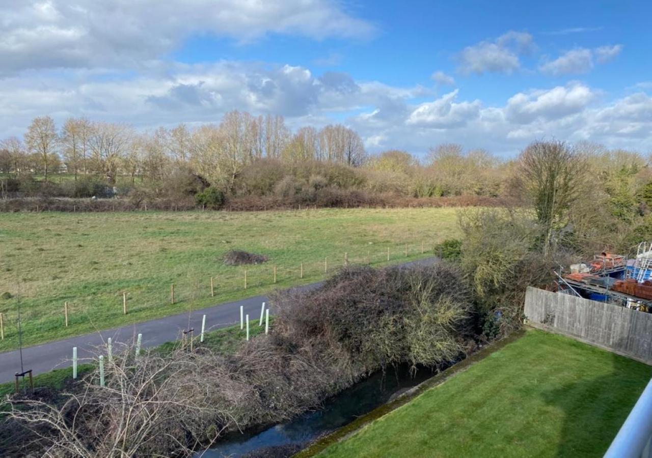 Contemporary, Cosy & Homely 2 Bed Apartment With High-Speed Wifi, Terrace & Free Parking Overlooking Stourbridge Common Park & Coldham'S Brook Cambridge  Exteriér fotografie